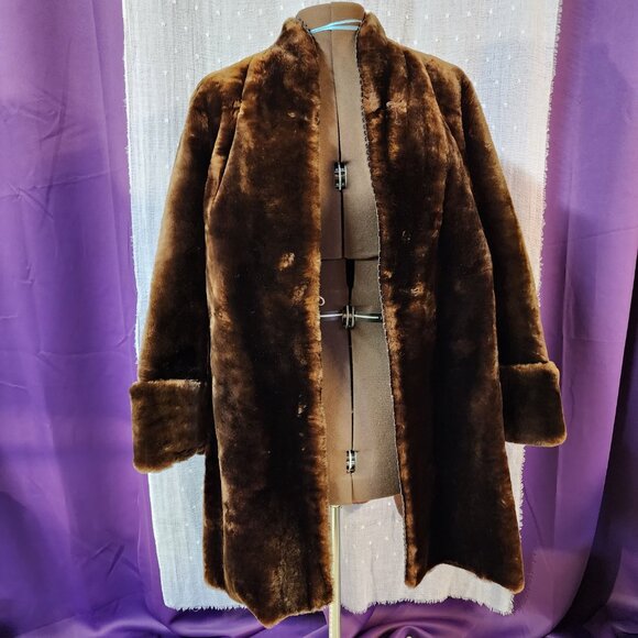 Vintage Canadian Fur Coat with over shoulder straps - Picture 2 of 8